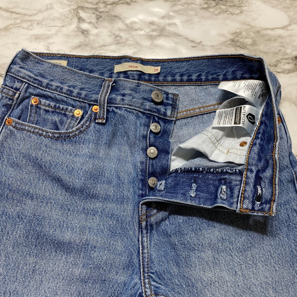 Levis Wedgie Jeans Womens Size 26 Blue PREMIUM Denim Button‎ Fly Cotton Denim - Picture 2 of 12